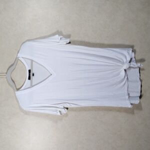 7191 Joh cream v-neck knotted front tee XL